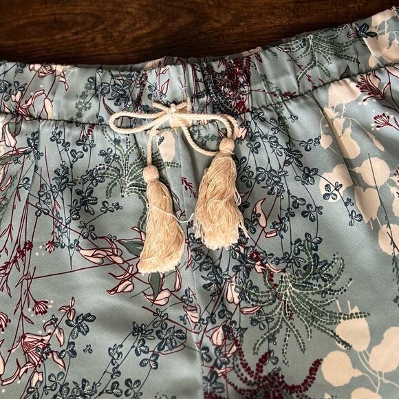 REVOLVE Krisa Lightweight Summer Shorts in Blue with Floral Print. Medium. NWT! - Picture 4 of 16